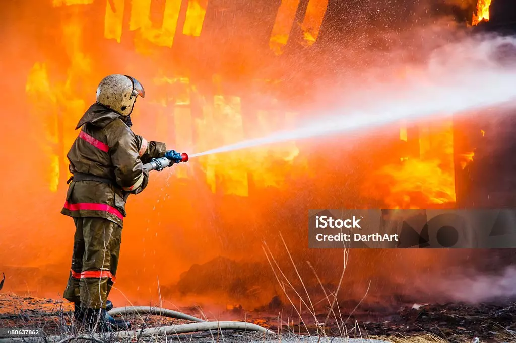 Bombeiros lutam contra o fogo em Paranatinga